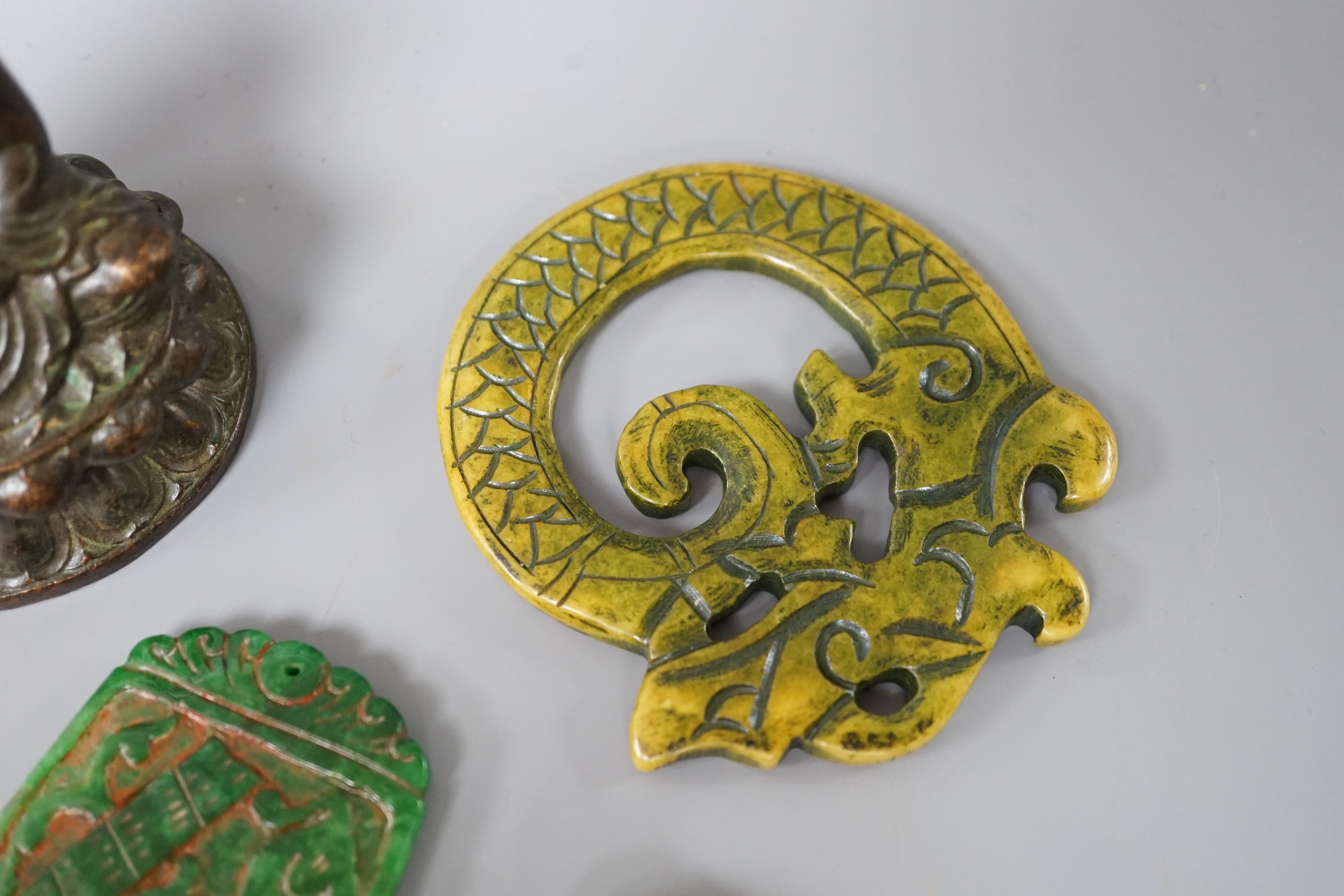 Three Chinese hard stone carvings and a bronze Buddha, 9.5cm
